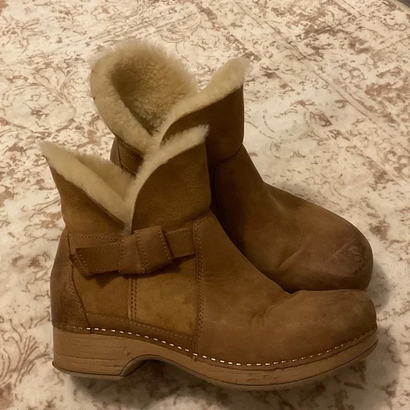 Dansko Tan Shearling Lined Winter Boots - Picture 1 of 6